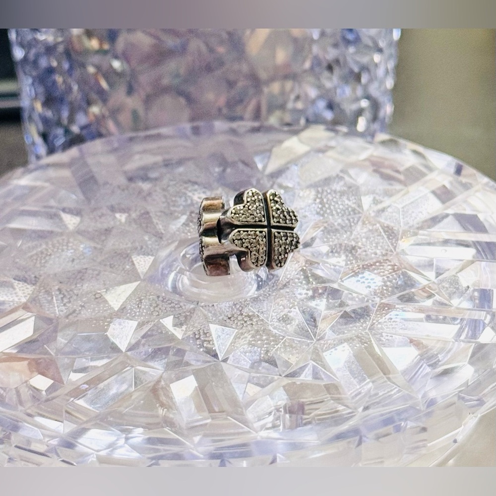 1 Authentic Pandora Petals of Love Clips Sparkling Clover Clear CZ (ONE ONLY)